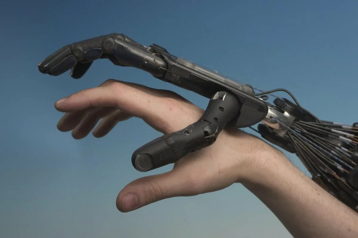 Механические протезы. Рука механическая. Бионический протез кисти. Рука робота и человека.