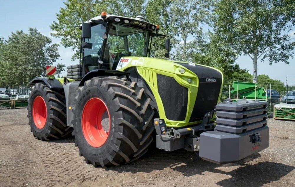 Тракторный класс. Трактор CLAAS Xerion. Ксерион 5000. Трактор Xerion 5000. Трактор Клаас Ксерион 5000.