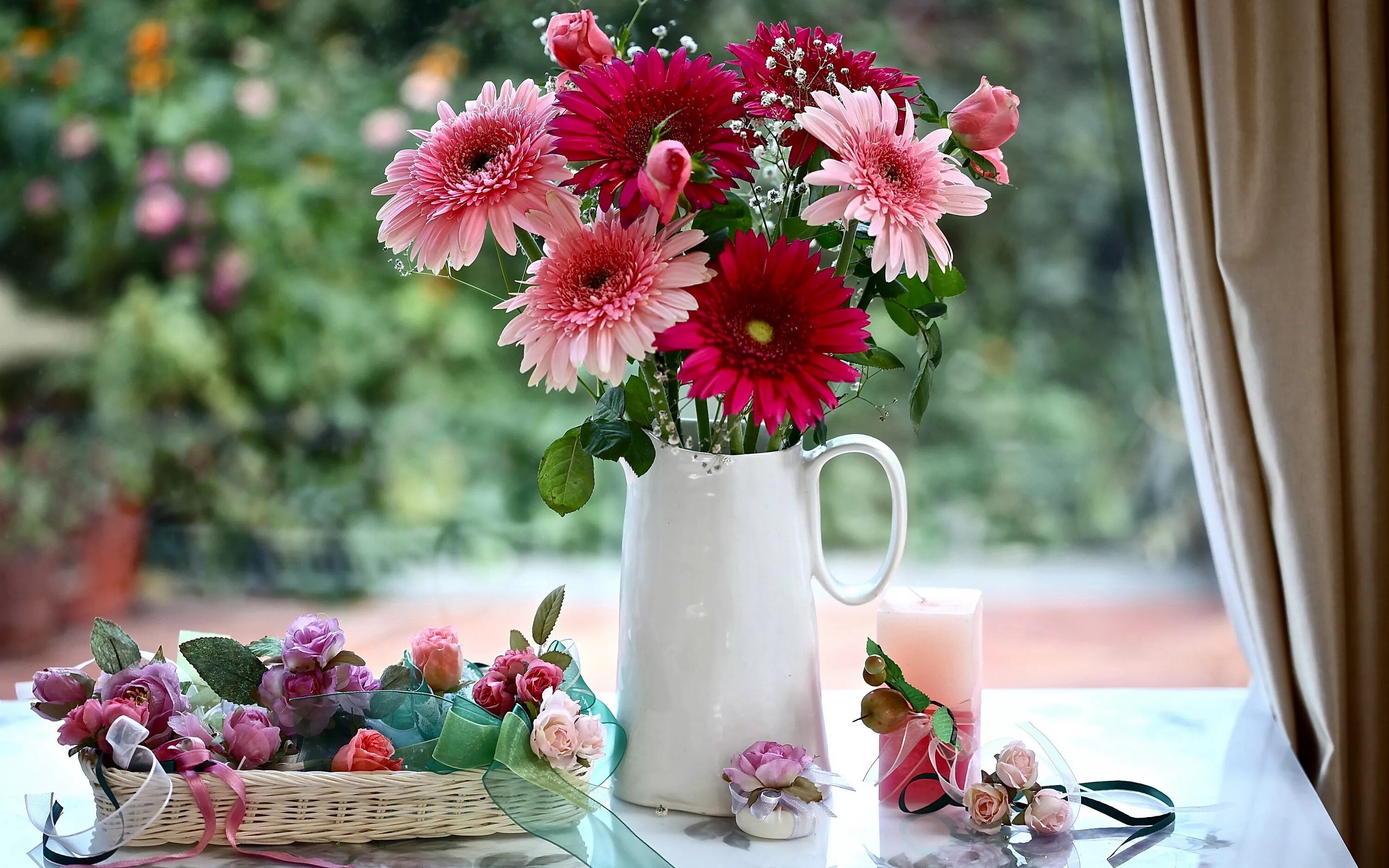 Цветы утром картинки. Утренние цветы. Цветы в вазе. Летние цветы в вазе. Доброе утро цветы.