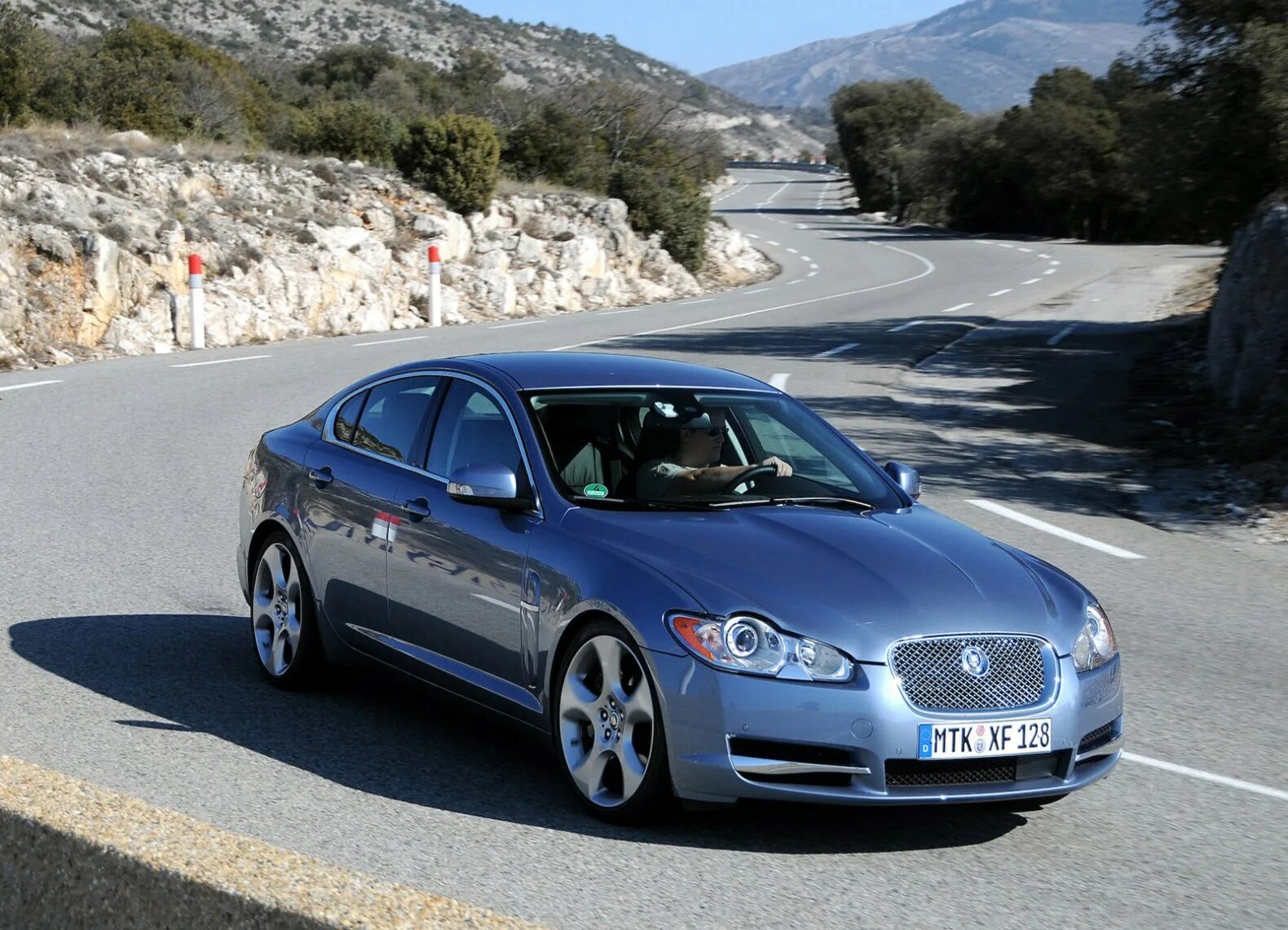 Машина ягуар страна производитель. Ягуар машина XF. Ягуар машина XF 2008. Jaguar XF 2009. Ягуар машина 200.