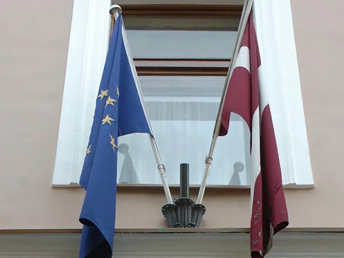 Латвия объявила. Латвия объявила. Парламент латвии. Латвия и россия. Сейм латвии.