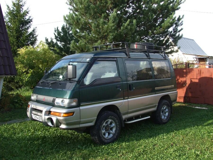 Кузов mitsubishi delica. Делика 35. Делика л300. Mitsubishi Delica 35. Мицубиси Делика л 300.