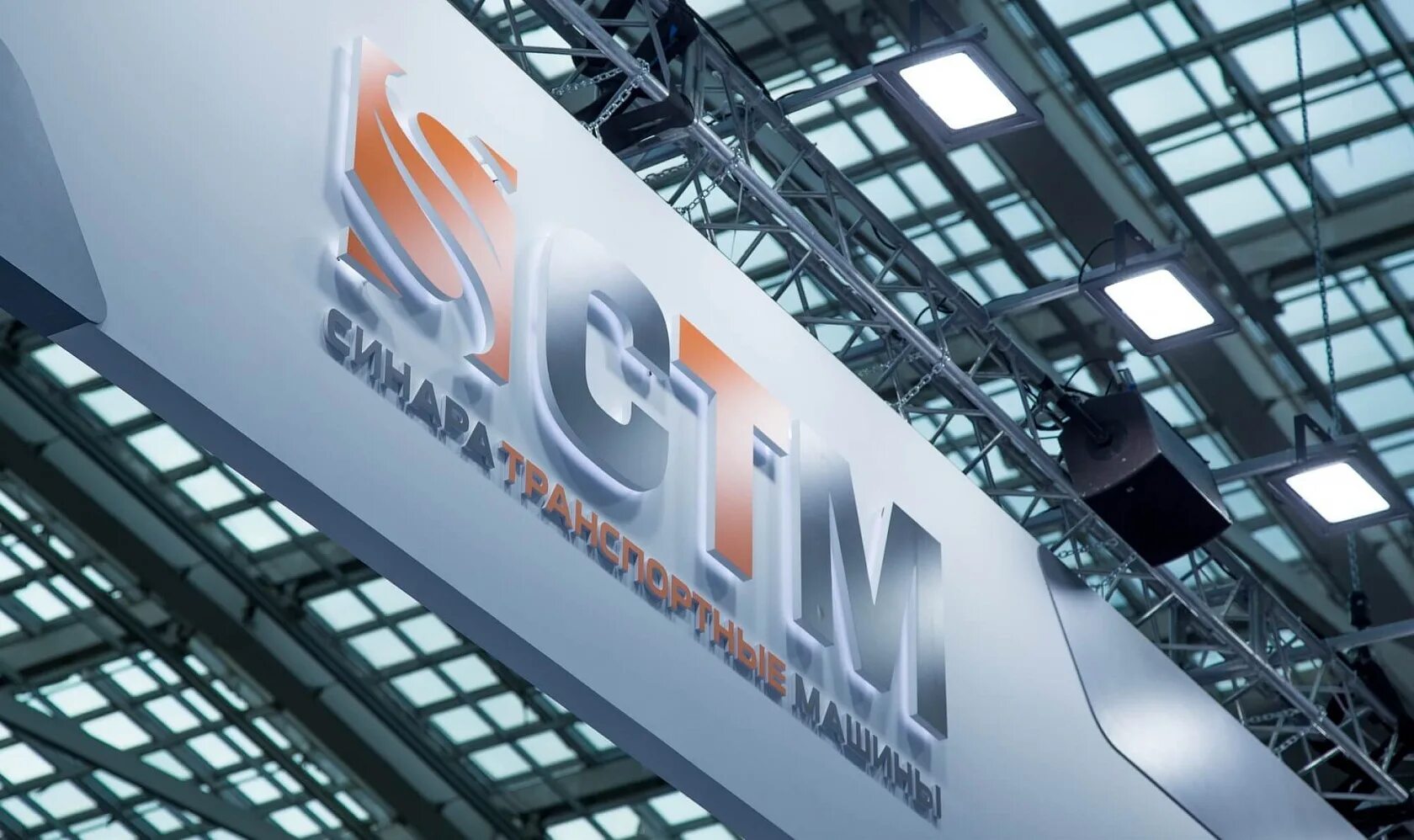 Угмк кабельный альянс. Бизнес здания. Крутые офисные здания. Холдинг современный. Крупное офисное здание.