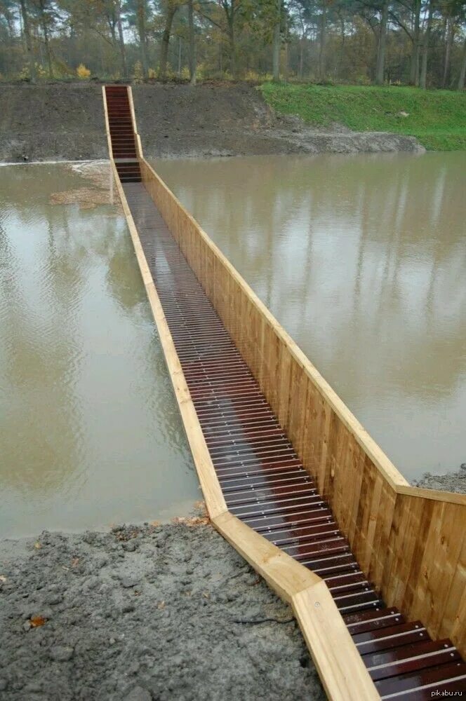 Самодельная река. Мост Моисея Moses Bridge Нидерланды. Мост Моисея, городок Хальстерен. Моисеев мост Нидерланды. Мост Моисея, Нидерланды, 2011..