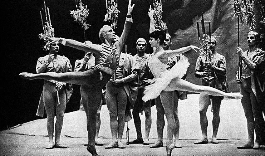 Балет щелкунчик 1892 петр чайковский. Премьера балета щелкунчик. Премьера балета щелкунчик. 1892 - премьера балета чайковского «щелкунчик». 18 декабря 1892 премьера балета чайковского щелкунчик.