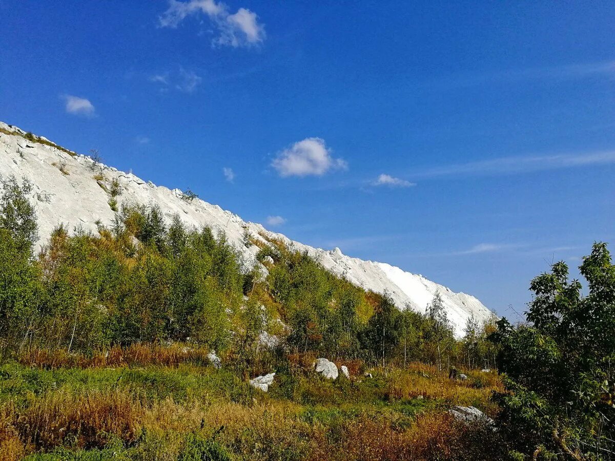 Как называются белые горы. Белая гора Воскресенск. Белая Ачинск белая гора. Белая гора в Воскресенске летом. Гора белая Свердловская область.