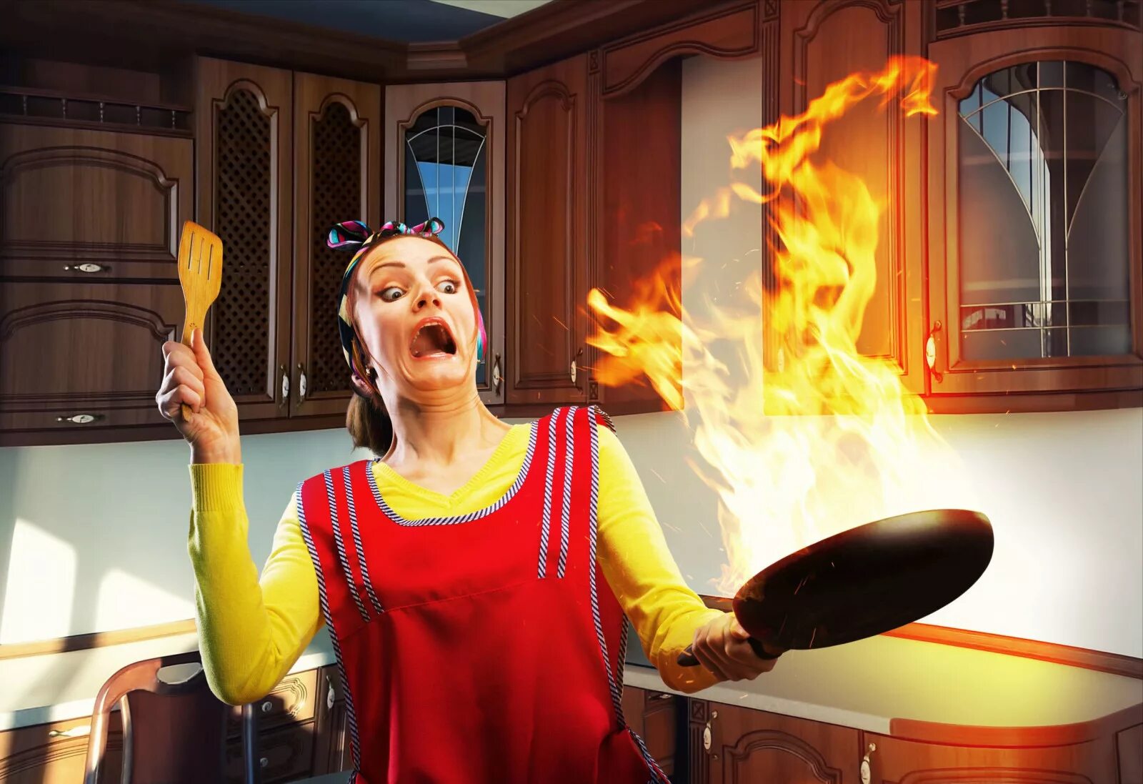 Сядь на кухне. Женщина на кухне. Плохая хозяйка на кухне. Домохозяйка. Огонь на кухне.