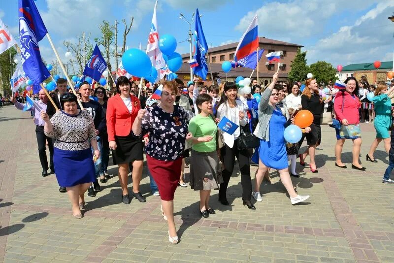 Новости славянска на кубани сегодня последние свежие. Жители Славянска. Славянск Украина население. Славянск Донецкая область. Славянск на Кубани население.