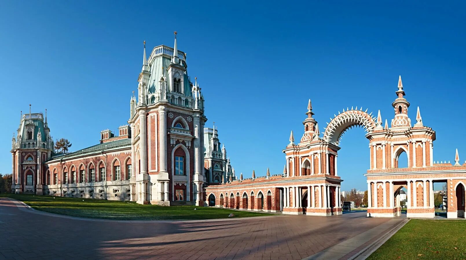 Architecture russia. Неоготика в Москве музей заповедник Царицыно. Псевдоготика Царицыно. Ансамбль усадьбы Царицыно. Усадьба Царицыно Баженов.