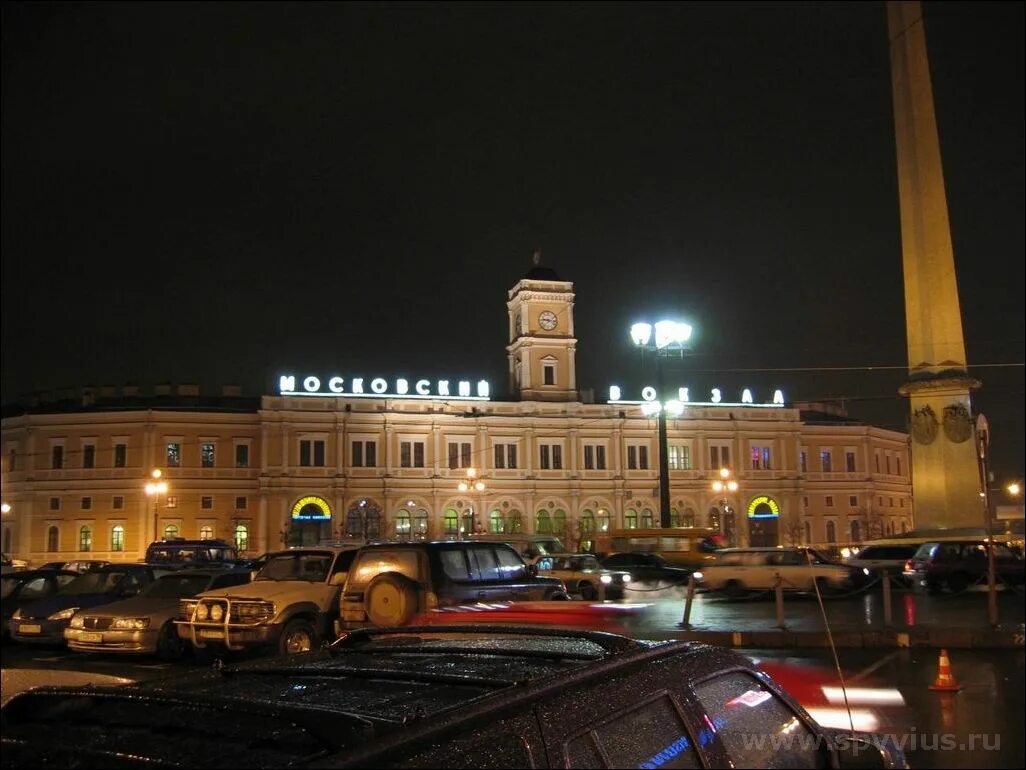 Московский вокзал спб где. Московский вокзал Санкт-Петербург. Московский вокзал Питер. ЖД вокзал СПБ Московский. Зимний Московский вокзал СПБ.