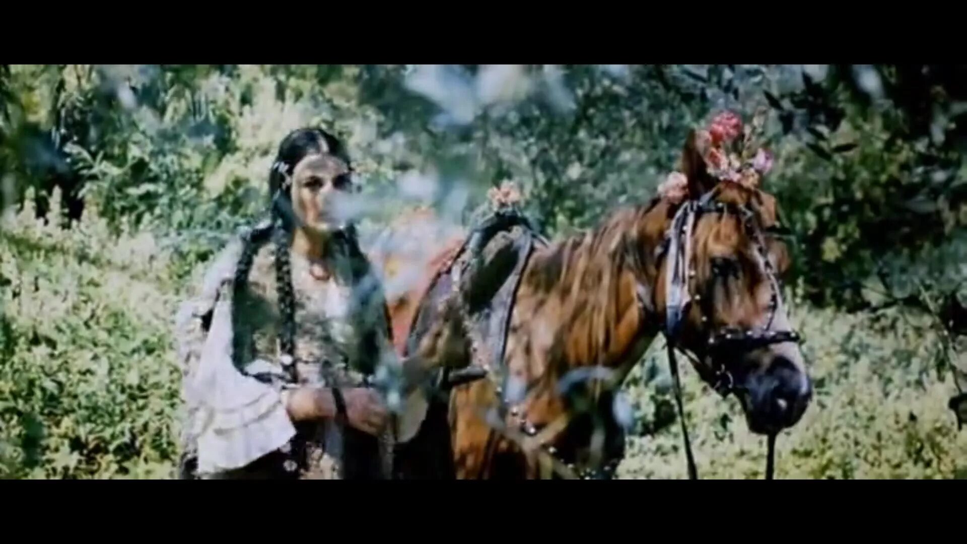 Табор уходит в небо фрагмент. Табор уходит в небо рада и забар. Табор уходит в небо фильм. Табор уходит в небо кадры. Лойко зобар фильм.