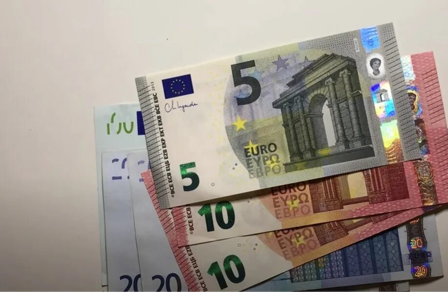 6.7 евро. Деньги евро. Новые евро. 80 Евро. 60 Евро.