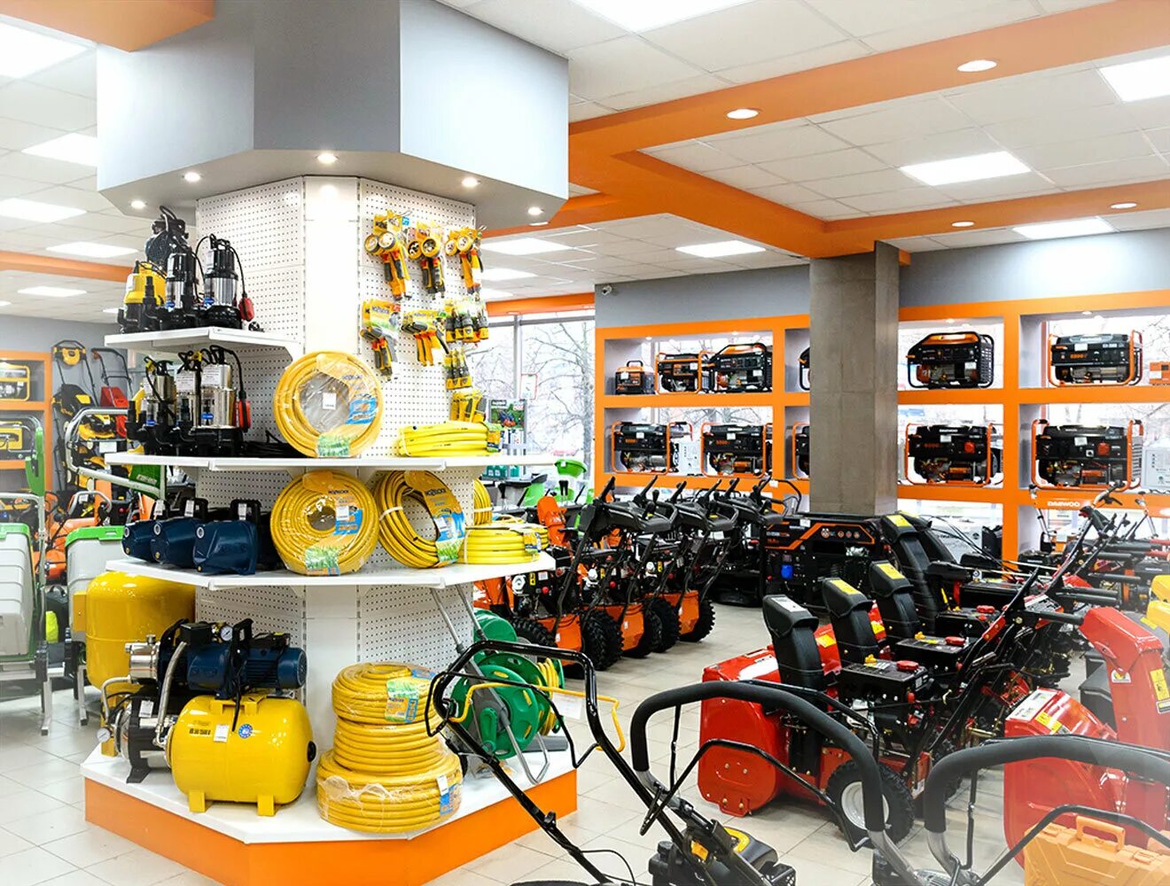 Магазин садовой техники адреса. Магазин садовой техники. Рынок садовой техники.