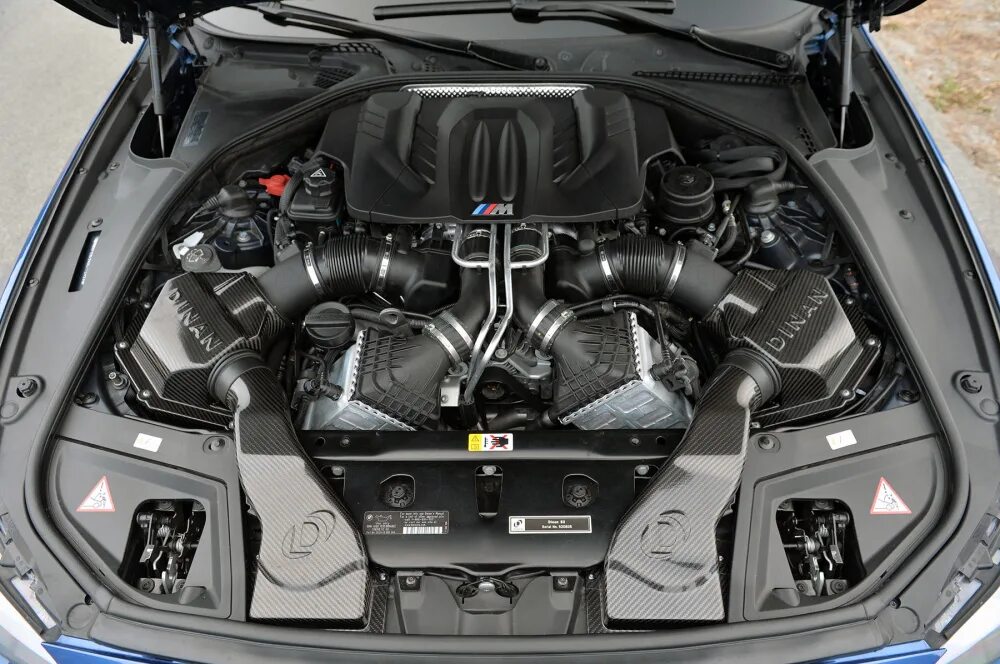 Бмв ф90 двигатель. БМВ м5 ф10 мотор. BMW m5 f10 мотор. BMW m5 f10 engine. BMW f10 4.4.