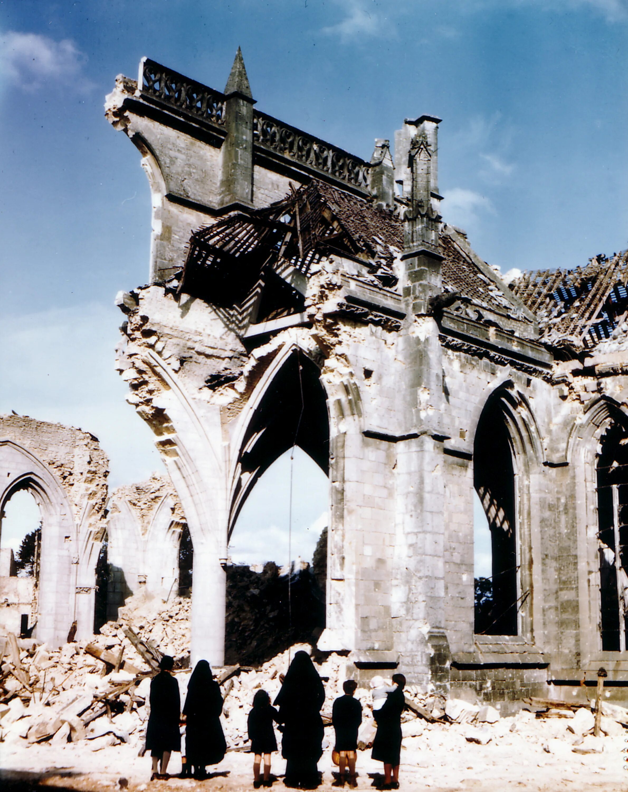 Сен-мало 1944. Развалины исторические картинки в США. Church of St. Columba before the bombing. Нормандия 23