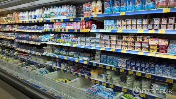 Детское питание севастополь. Полка с детским питанием в магазине. молочный отдел в магазине. полка в магазине детское питание. продуктовый магазин молочный отдел.