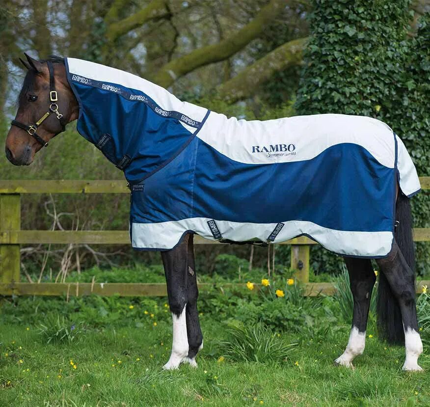 Horse wear. Horse wear. Темно синяя флисовая попона. Москитная попона для лошади. Конь в одежде.