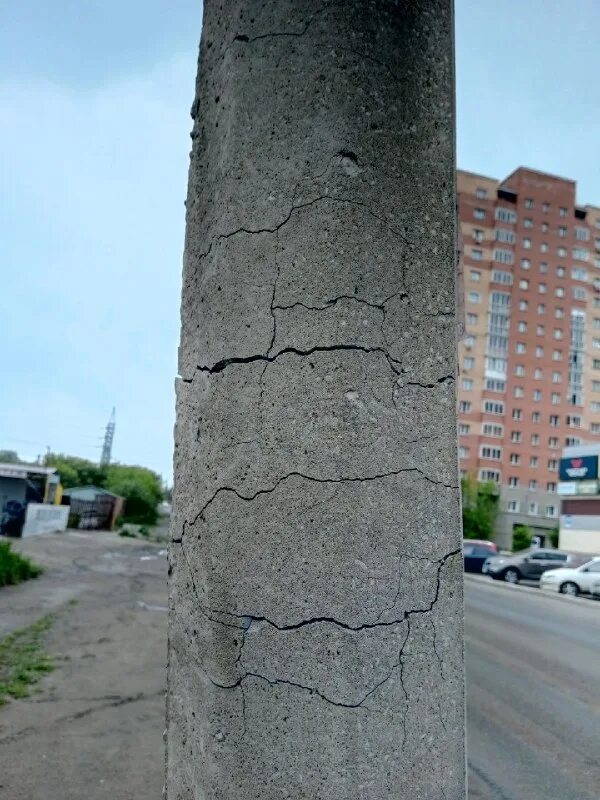 согнутый столб