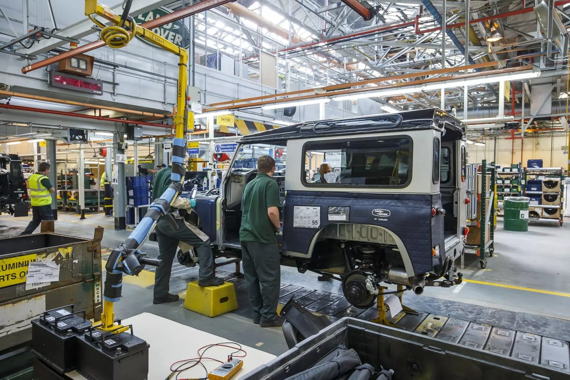 Завод ровер. Завод ленд ровер в англии. jaguar land rover завод. ленд ровер сборка завод. land rover автомобилестроительные компании великобритании.