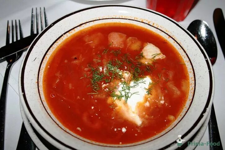 борщ со смальцем. борщ с форелью. борщ со шкварками. борщ со шкварками. украинский борщ со шкварками.