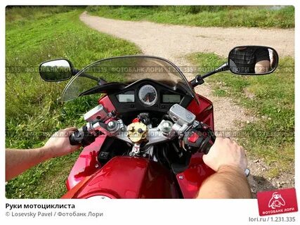 Рука мотоциклиста