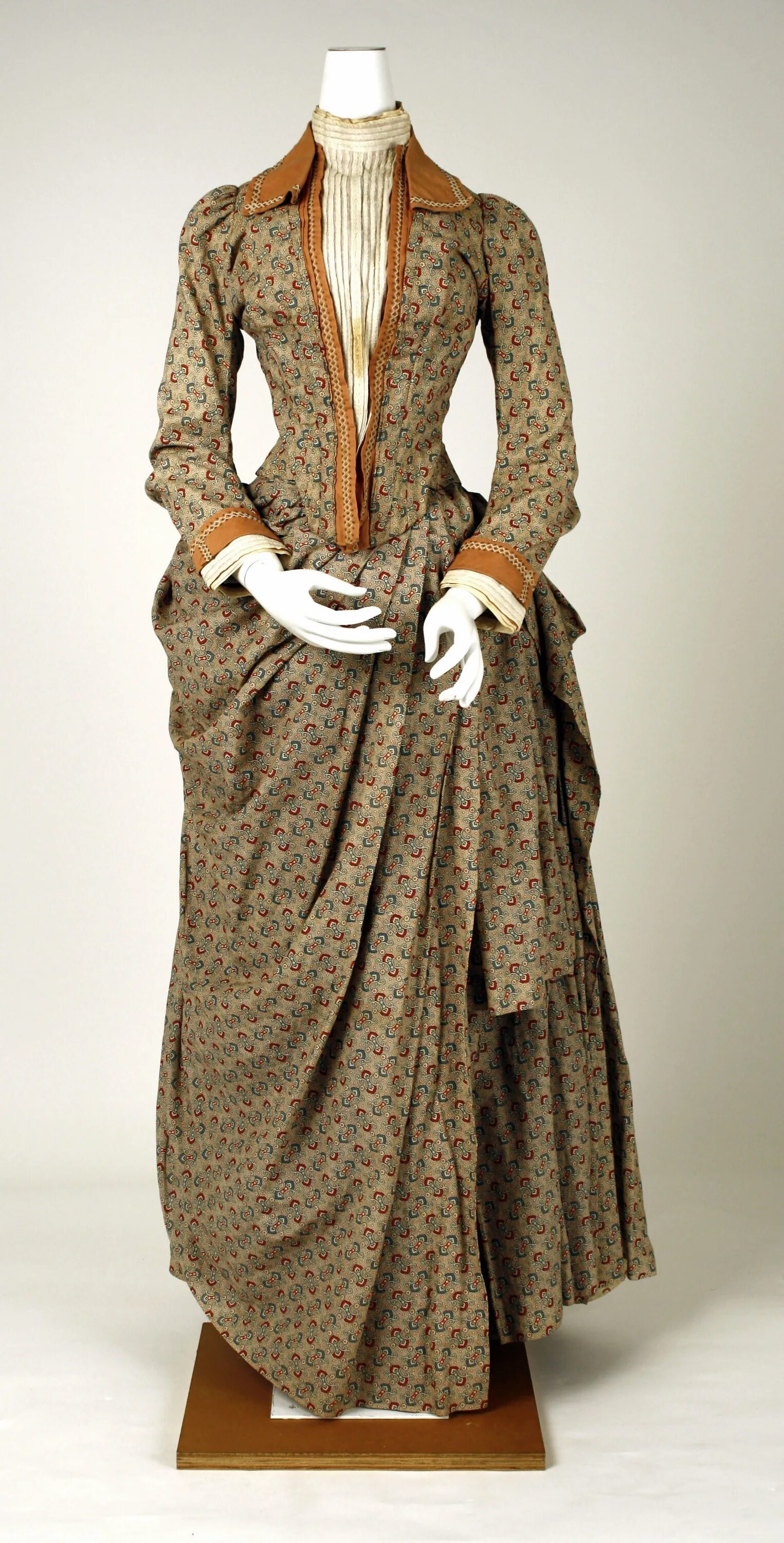 Платья конца 19 века. Женская мода 19 века в Англии. Костюм горожанки 19 век. Англия 19 век одежда женская. Англия 19 век мода.