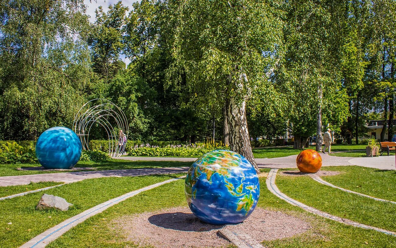 Планета сокольники. Краснодарский планетарий, краснодар. Сад астрономов в парке сокольники. Сокольники солнечная система. Парк солнечной системы.