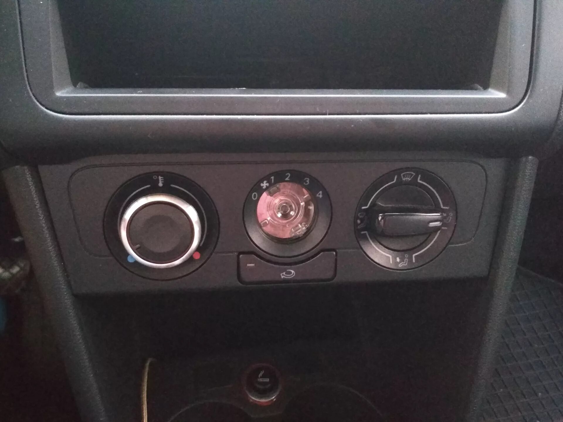 Крутилки регулятора печки - Volkswagen Polo Sedan, 1,6 л, 2013 года аксессуары D