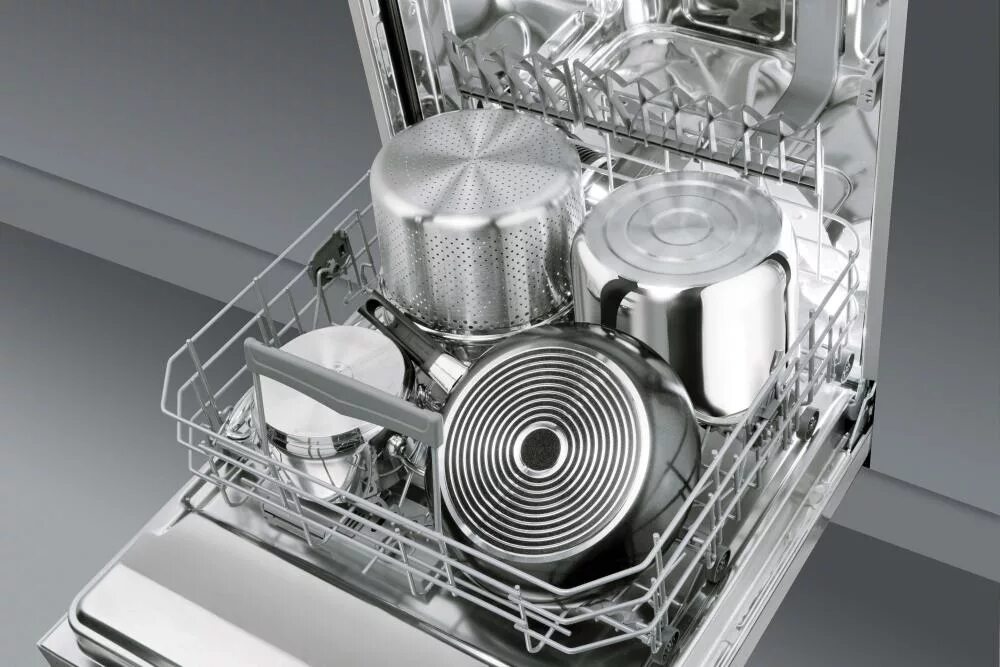 Кастрюля можно мыть в посудомоечной машине. Smeg sta6539l3. Посудомоющая машинка Smeg. Посудомоечная машина Смег 45 см встраиваемая. Smeg cw5260 профессиональная посудомоечная машина.