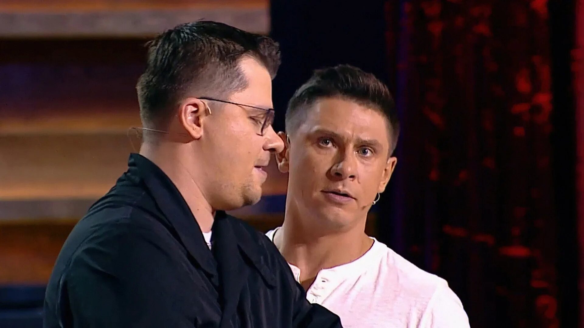 Гарик харламов и батрутдинов. Камеди клаб харламов и батрутдинов. Харламов и батрутдинов русский. Харламов и батрутдинов русский. Камеди клаб гарик харламов.