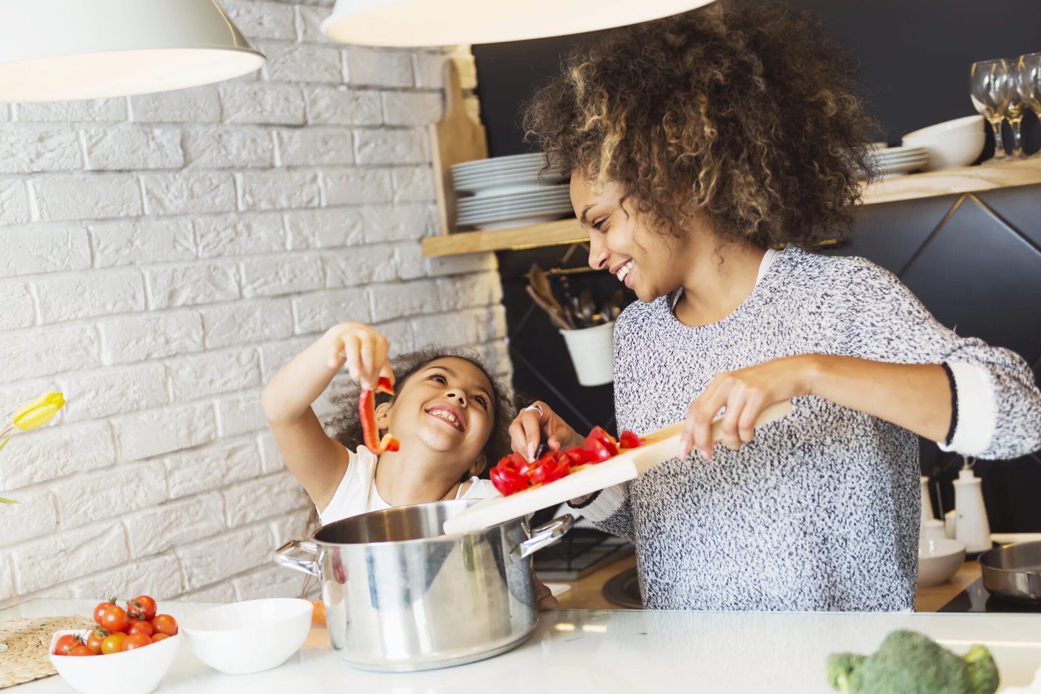 Do your mum cook dinner