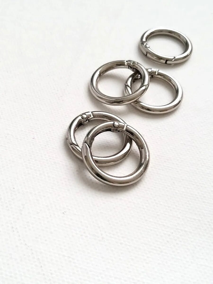 Колечки для сумок. Кольцо карабин черный никель. Кольцо-карабин никель 25 мм. Кольца карабины для сумок. Сумка скрепка.