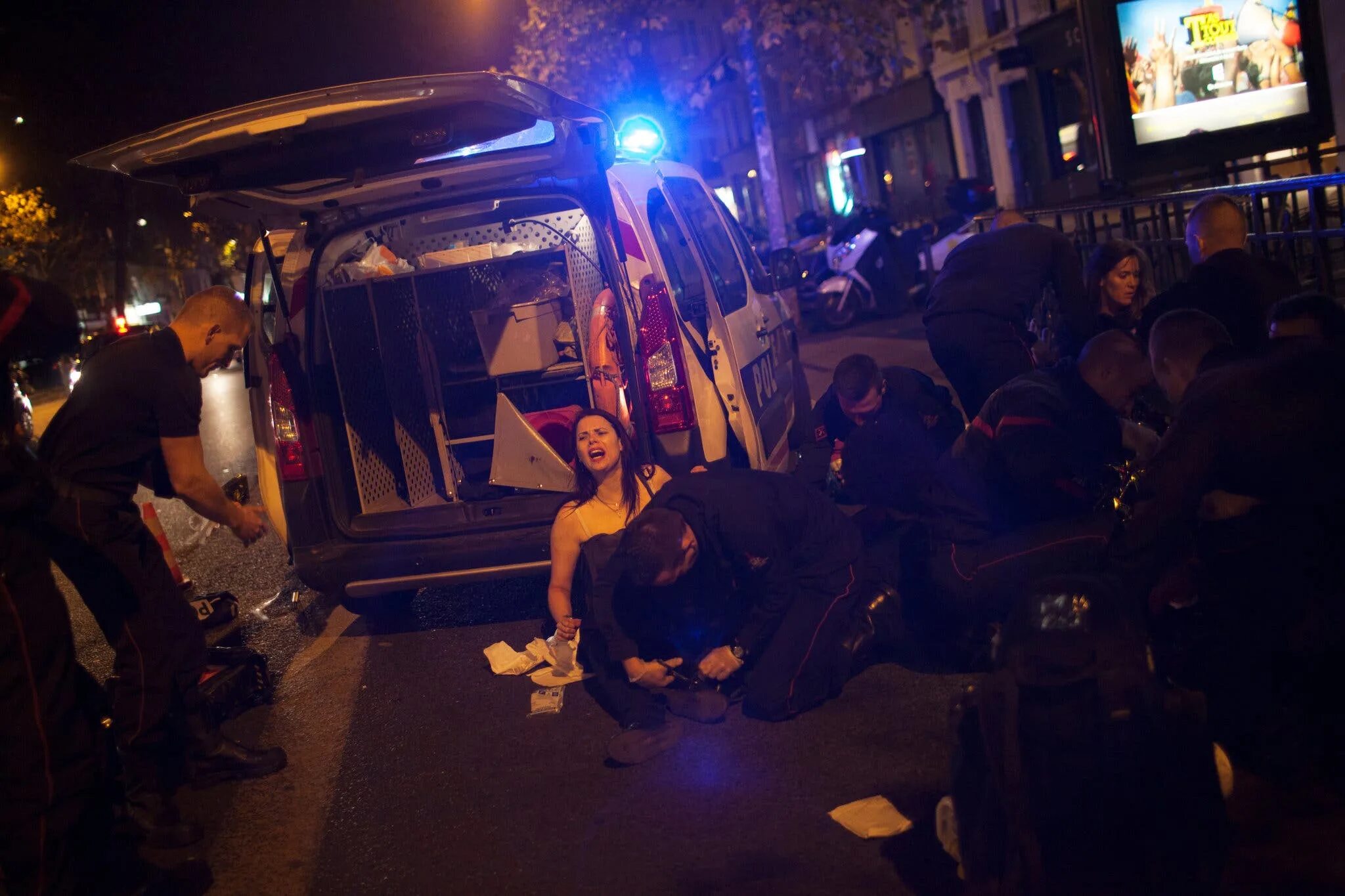 Нападение на концерт. Театр Батаклан Париж теракт. Театр Батаклан в Париже 2015. Резня в клубе Батаклан.