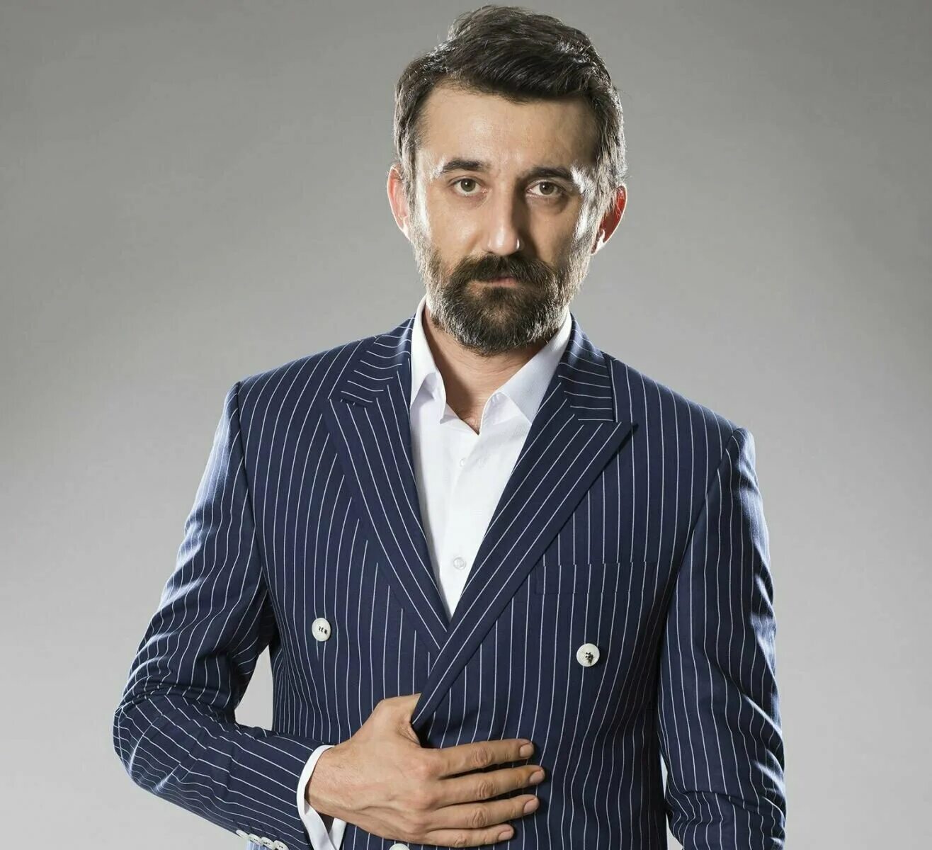 Джумали актер. Джумали актер. Харе сюрел чукур. Джумали актер. Неджип мемили чукур.