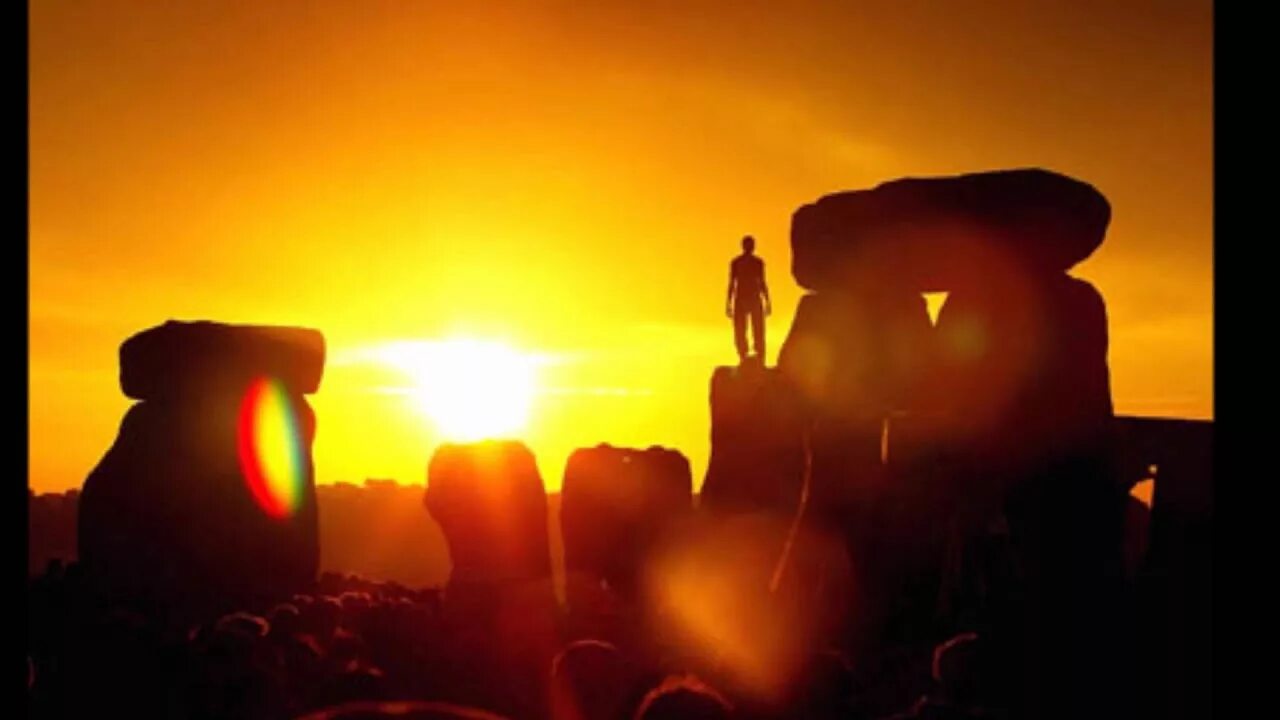 Watch the sun rise. Watch the sun rise. Яркркое солнце на красном небе. Watch the sun rise. Watch the sun rise.