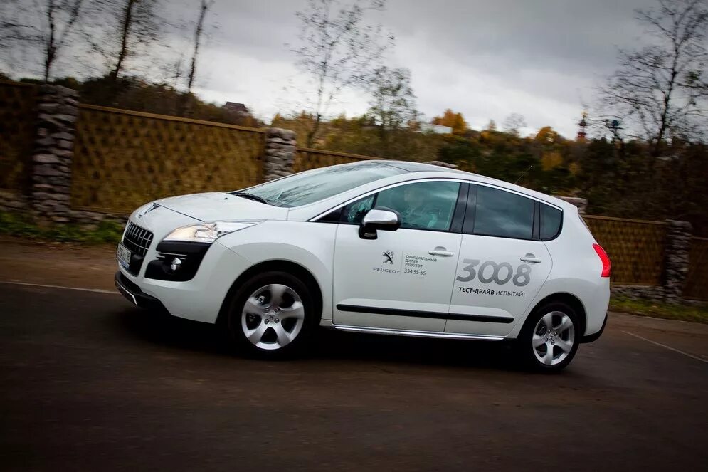 Peugeot mitsubishi. Пежо 3008 2015г. Пежо 3008 2012. Peugeot 3008 и Mitsubishi ASX. Пежо 3008 2012 тест драйв.