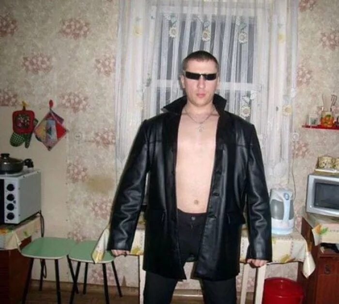 Мем девушка в платье и гопник Ответы : А какой он, настоящий мужчина