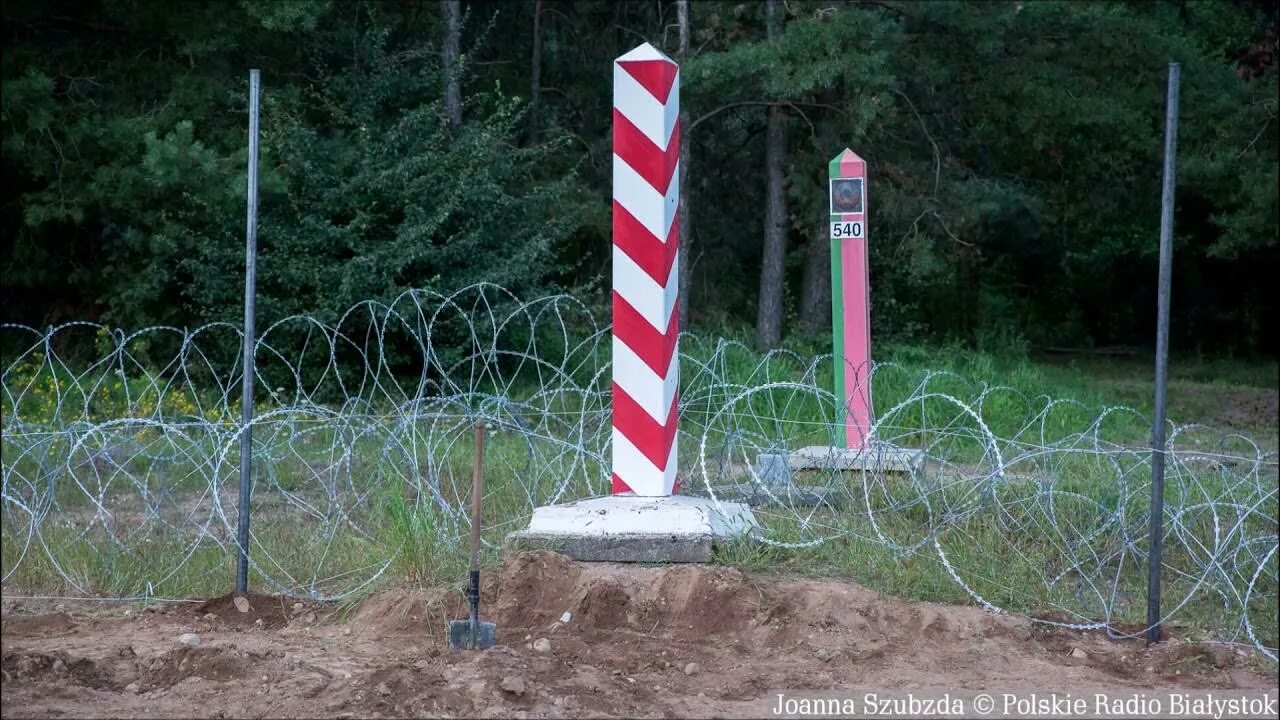 Граница беларусь польша на автобусе. Польско-белорусская граница. граница беларусь польша. белорусско-польская граница. забор на границе польши и украины.