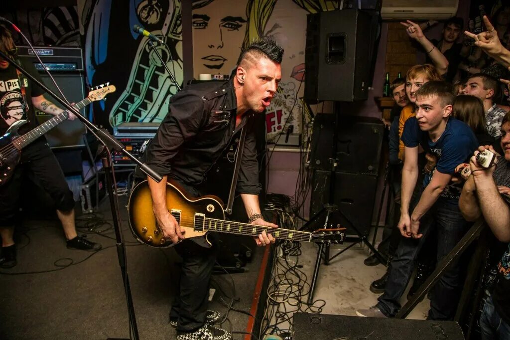 Группа бригадный подряд фото. Бригадный подряд. Бригадный подряд группа концерты. Группа бригадный подряд слушать. Группа бригадный подряд слушать.