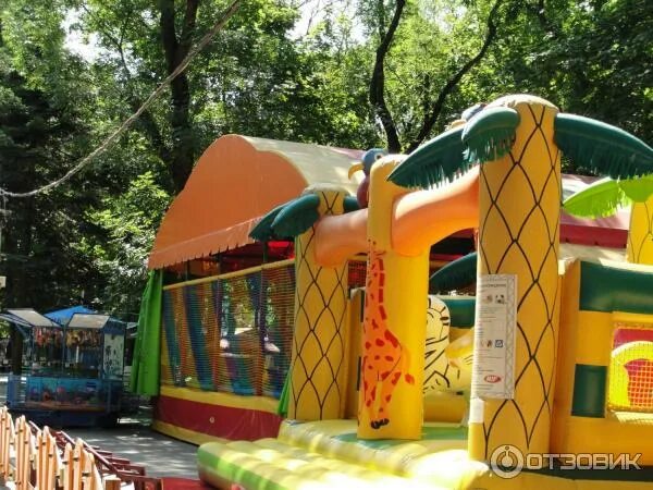Паровозик в парке островского. Парк островского ростов карусели. Парк горького аттракционы ростов. Парк островского аттракционы. Аттракционы в парке революции ростов.