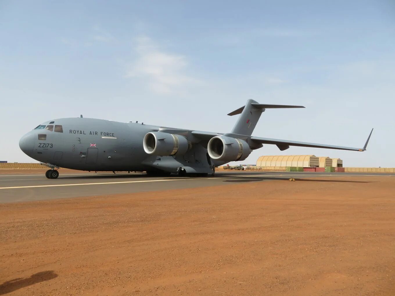 43 c 17. C-17 Globemaster III. Boeing c-17 Globemaster. Американский грузовой самолет c17 Globemaster. Боинг с-17 Глоубмастер.