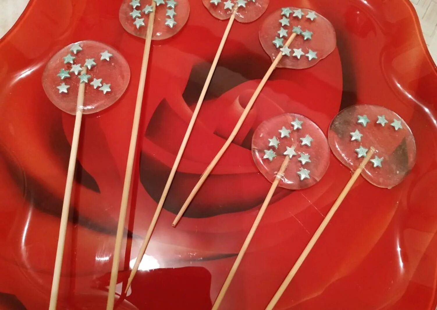 леденцы на палочке для украшения. леденцы на палочке для украшения. леденцы на палочке для украшения. изомальт леденцы на палочке. леденцы из изомальта человек паук.