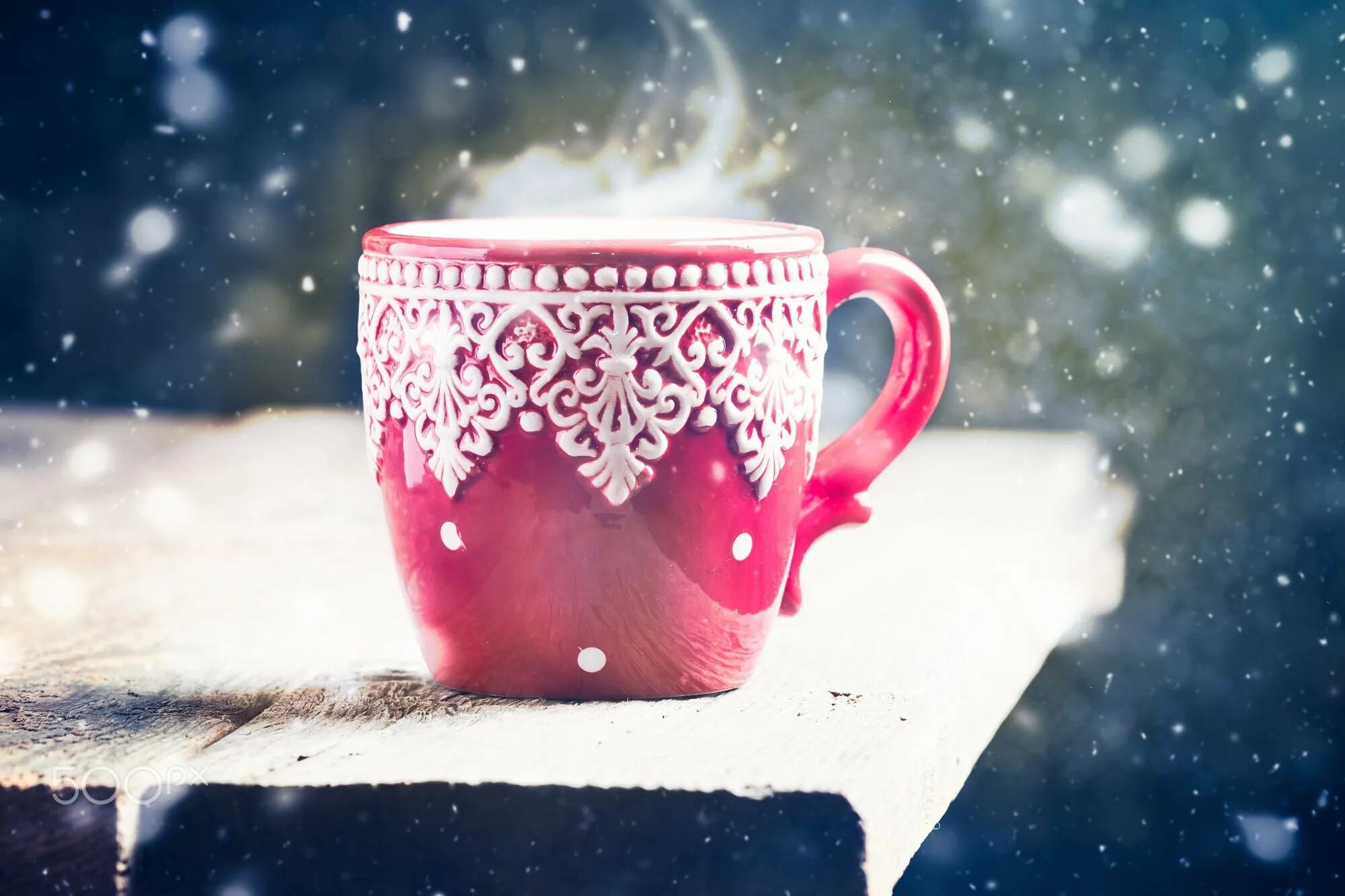 Картинка доброе со снегом. Снежное утро. Зимняя чашка. Чашка на фоне зимы. Чашка в снегу.