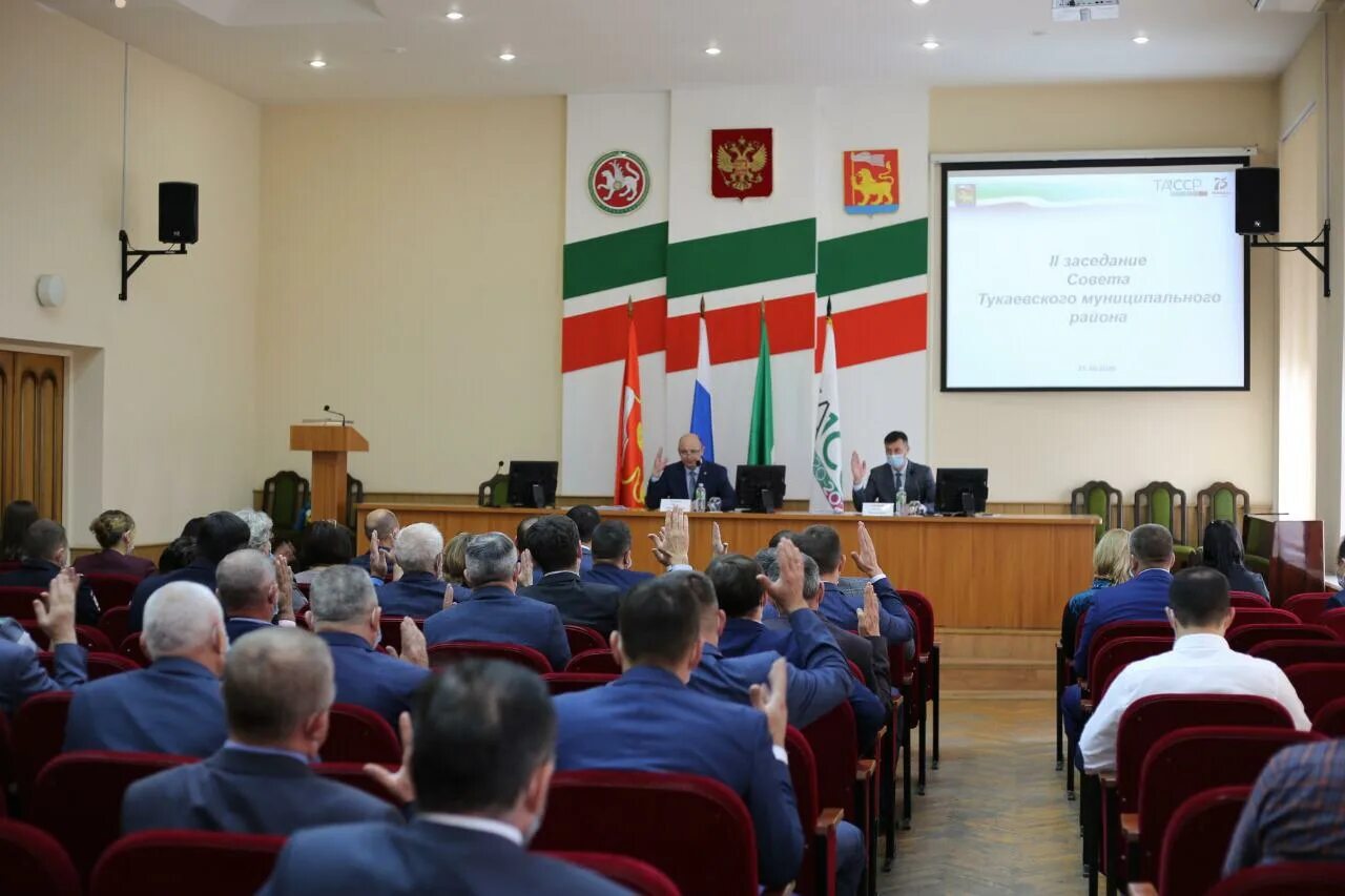 Гульназ галишина тукаевского района руководитель аппарата. Администрация тукаевского района. Тукаевский исполком. Тукаевский исполком. Глава тукаевского района набережные челны.