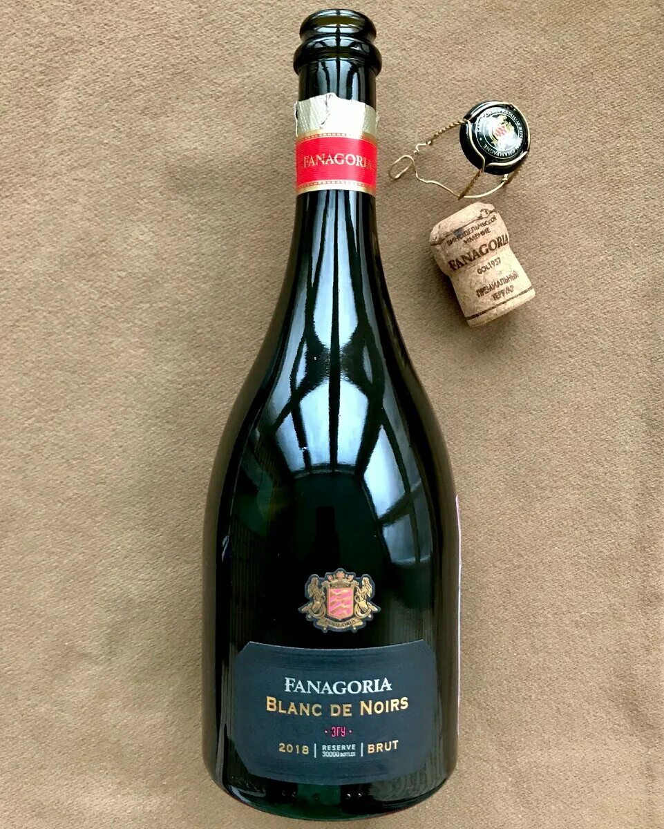 Шампанское фанагория брют белое. Вино игристое фанагория брют 2020. Фанагория игристое брют. Фанагория брют белое. Вино игристое фанагория белое брют.