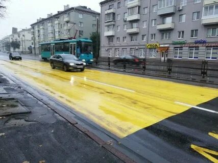 Желтая разметка на остановке