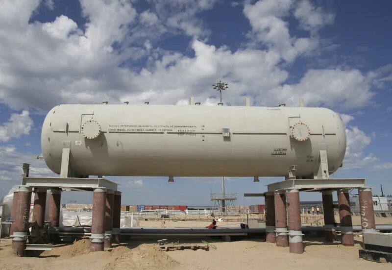 цистерна резервуар. азс цистерна. грузовик с цистерной. огромные цистерны. цистерна пищевая агрохим.