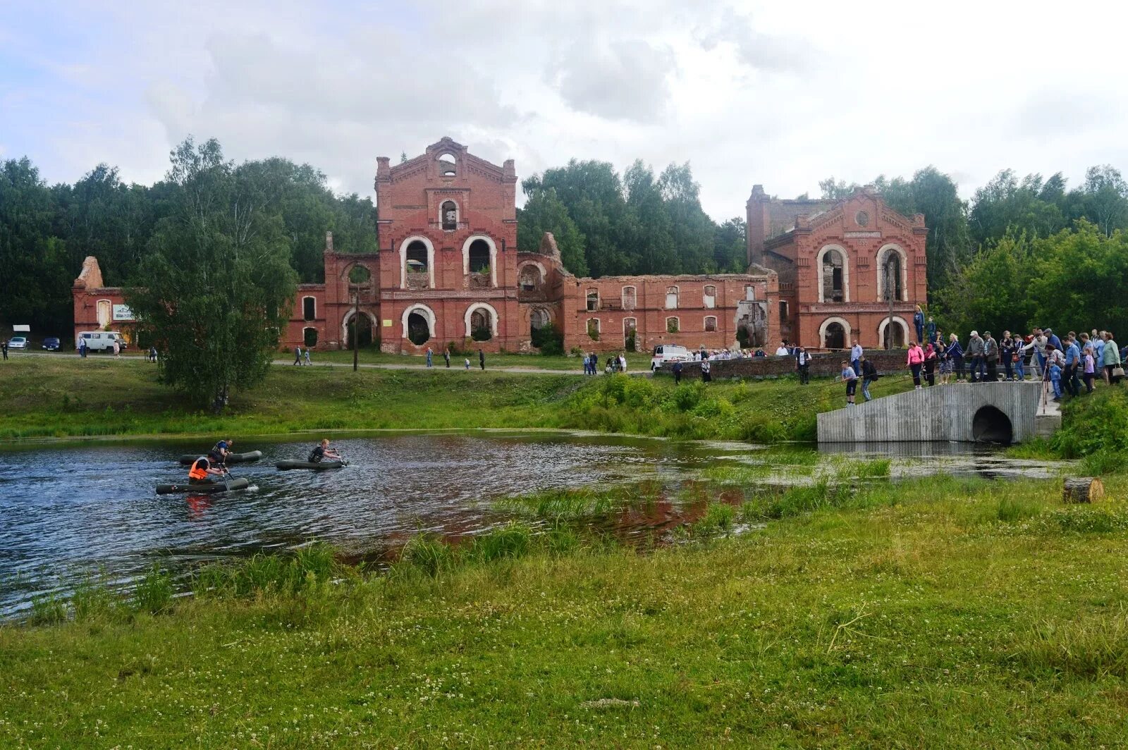 Муромцевский муниципальный район. Петропавловка Муромцевского района Омской области. Гостиница в Петропавловке Муромцевский район. Церковь в Муромцевском районе . В Петропавловке. Муромцевские башни.