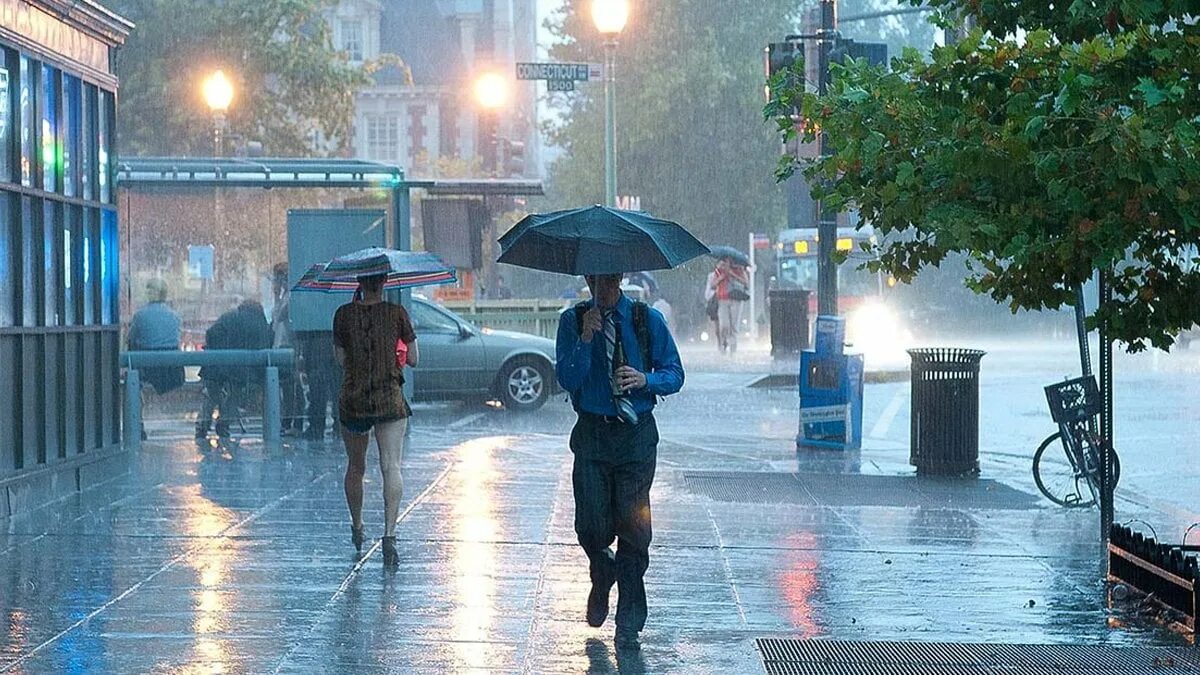 Дождливая погода. Дождь с ветром в городе. Rainy weather дождь. Дождь в Ницце.