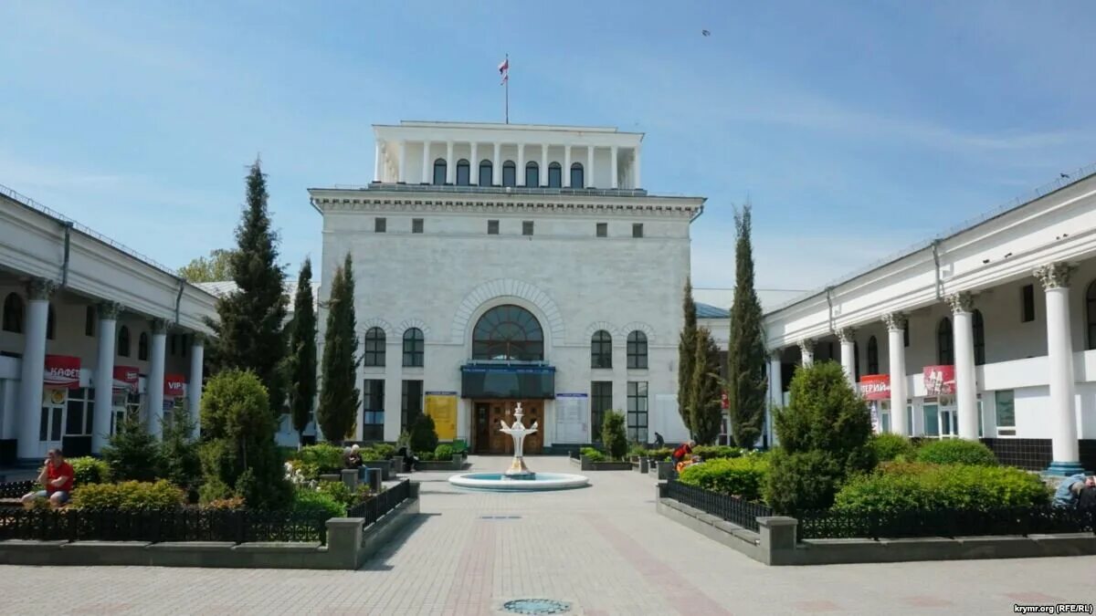 Жд симф. Симферопольский жд вокзал. жд вокзал симферополь. крымский вокзал симферополь. ж.д вокзал г.симферополь.